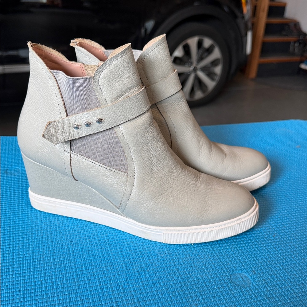 Linea Paolo Women's Grey Wedge Sneaker Boot size 8